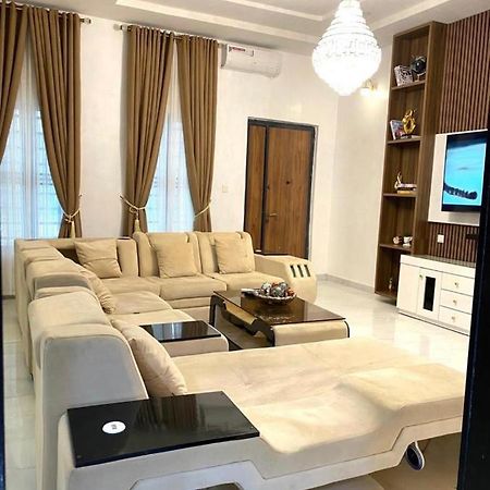 Urban Retreat Luxury Shortlet Apartment Lekki Ajah Lagos With Pool And Gym Екстериор снимка