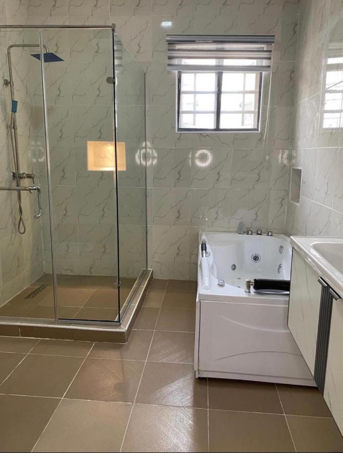 Urban Retreat Luxury Shortlet Apartment Lekki Ajah Lagos With Pool And Gym Екстериор снимка