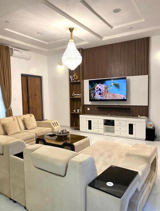 Urban Retreat Luxury Shortlet Apartment Lekki Ajah Lagos With Pool And Gym Екстериор снимка